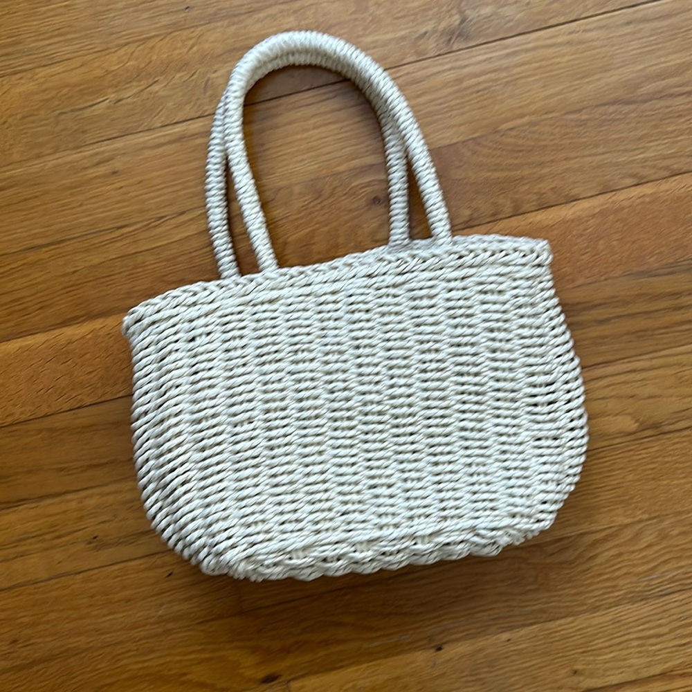 STRAW purse/bag. With clean lining and drawstring option.